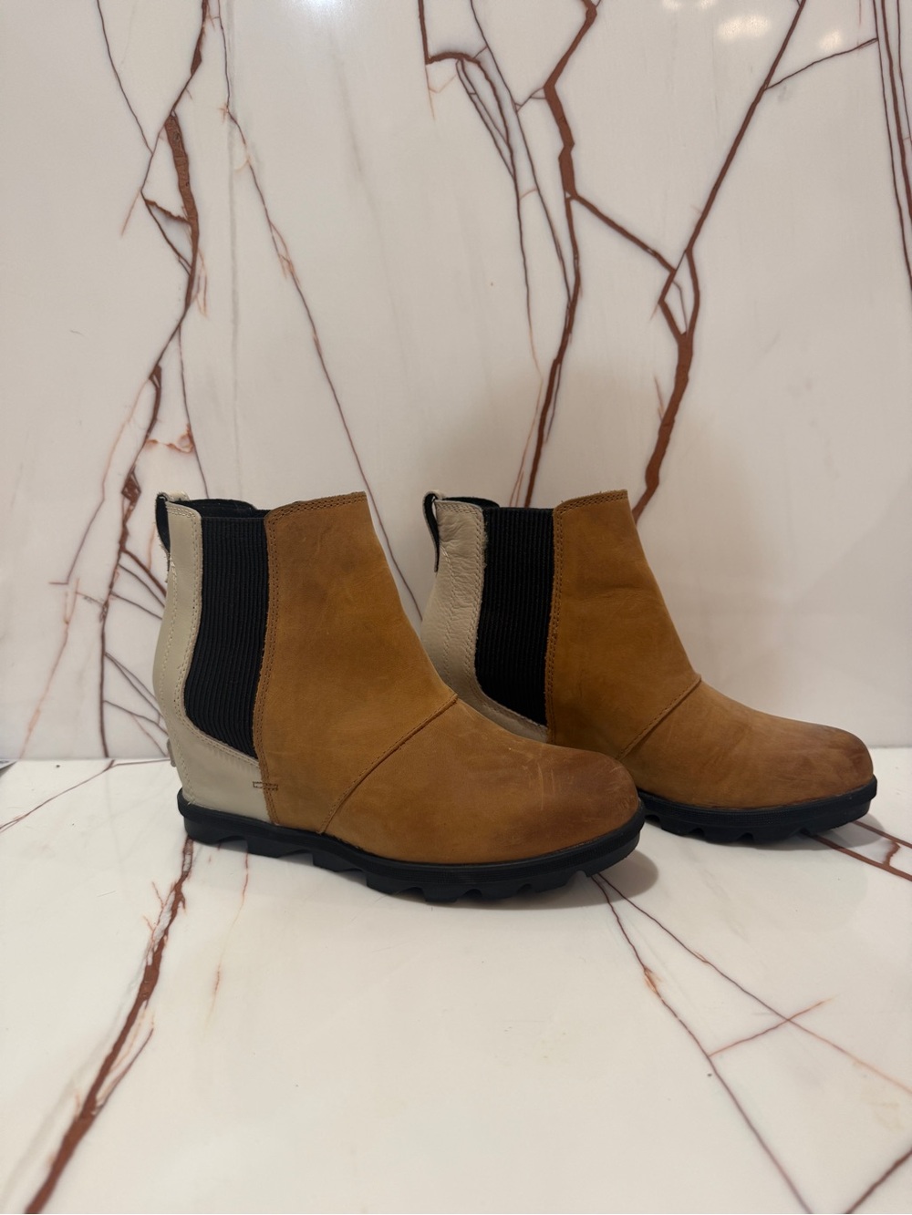 Sorel Women's Tan Chelsea Wedge Booties